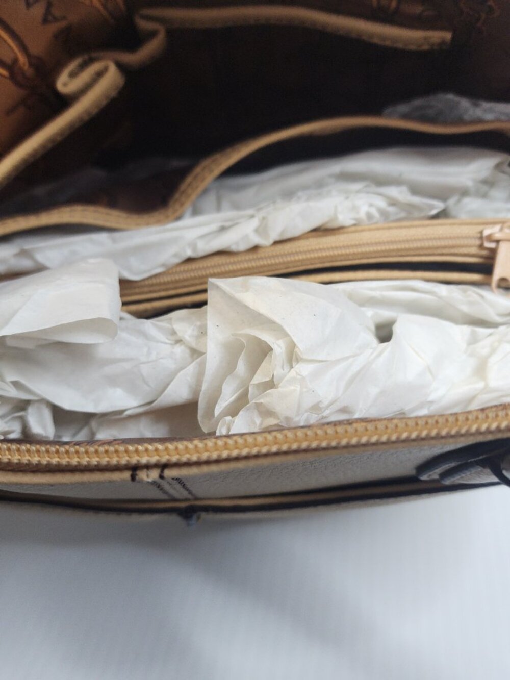 Tignanello Pebbled Leather Domed Satchel Shoulder Handbag Purse - Picture 9 of 12